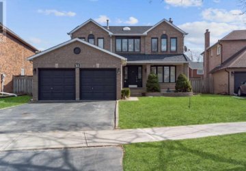 Beautiful Grimsby Home For Sale on Stone Gate Dr – $799,900