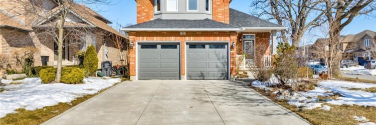 Stoney Creek Home For Sale on Waterbeach Dr- $899,900