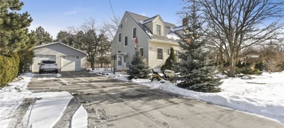 Stoney Creek Home For Sale on McNeilly Rd- $889,900