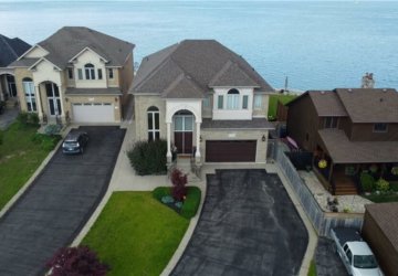 New Luxury Lakefront Home For Sale – 112 Watercrest Drive, Stoney Creek