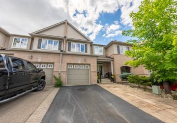 Beautiful Townhome For Sale in Oakville, Ontario: #16 -2019 TRAWDEN WAY