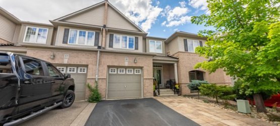 Beautiful Townhome For Sale in Oakville, Ontario: #16 -2019 TRAWDEN WAY