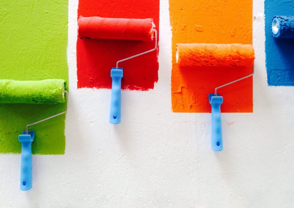 Comparing different interior paint colors that will help your home sell quicker