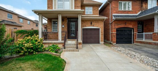 Featured Stoney Creek Home For Rent: 9 Dewsbury Way Hamilton, ON