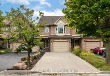 Featured Stoney Creek Townhome For Rent: 139 Edgewater Dr Hamilton, ON – $4000