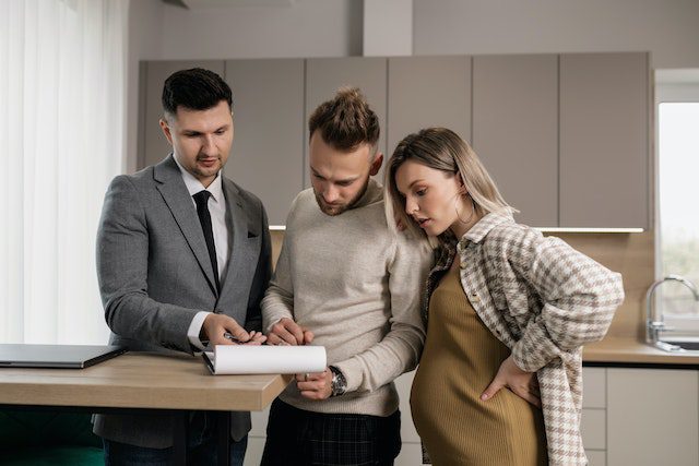 Real estate agent explaining to his clients why the holiday season is a good time to sell your home